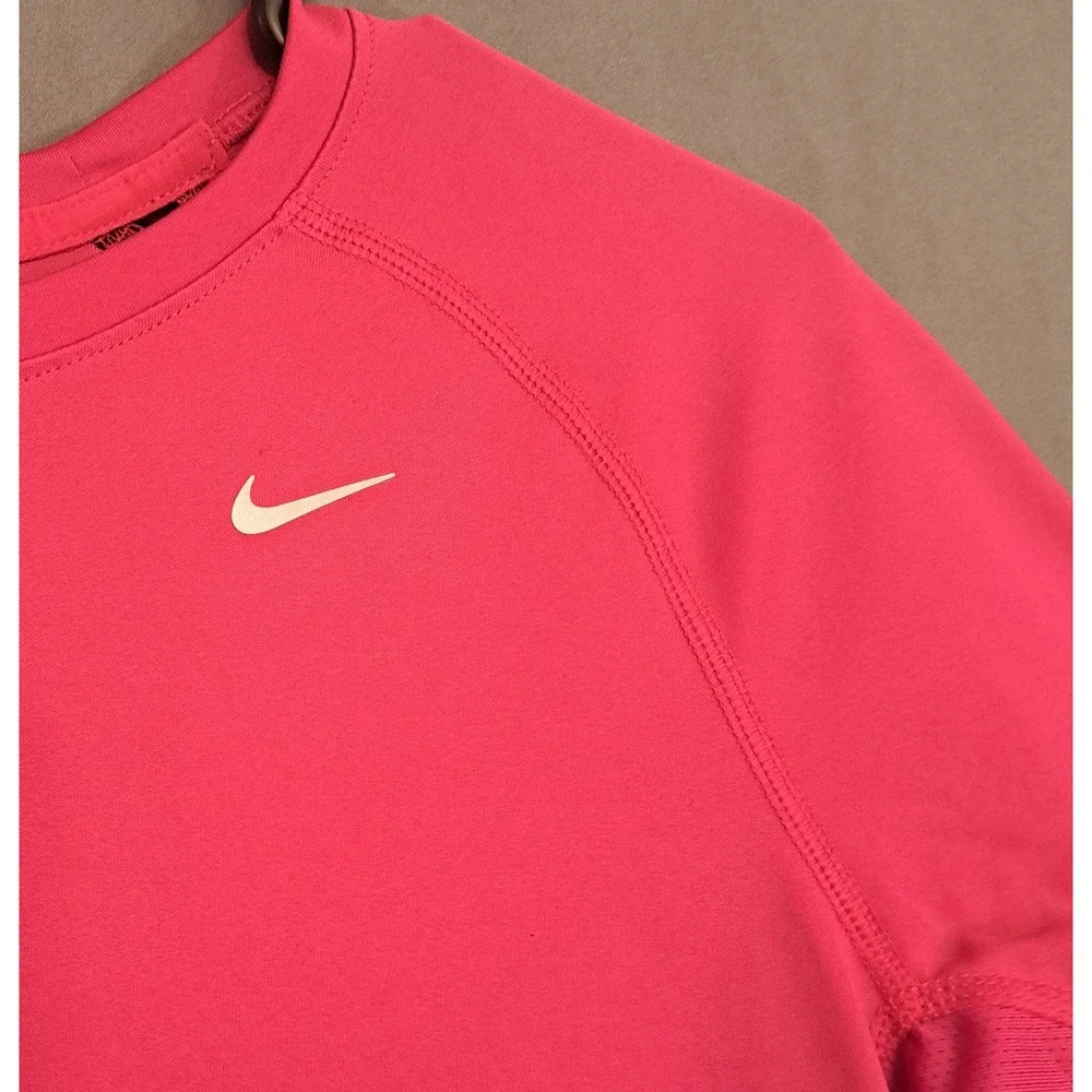 Nike Dri-Fit Vented‎ Short Sleeve T-Shirt Women's Size Medium Pink